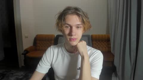 Snapshot of 0verlandd chatting on 2, 1, 2025 Adam online show from 2, 1, 2025