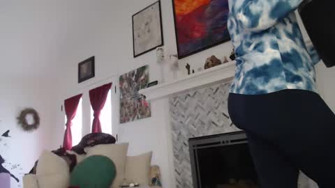 Aurora Willows online show from 8, 3, 2025