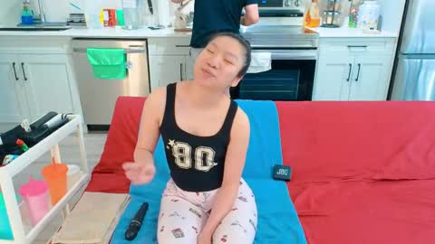 Snapshot of 18not20 chatting on 6, 6, 2026 Tong Ralph online show from 6, 6, 2026
