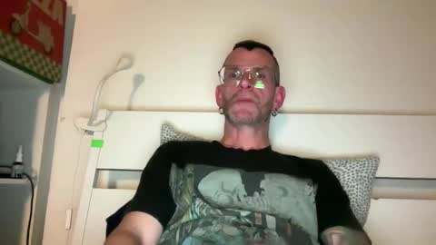 Snapshot of 1_hot_minute chatting on 16, 5, 2026 J online show from 16, 5, 2026