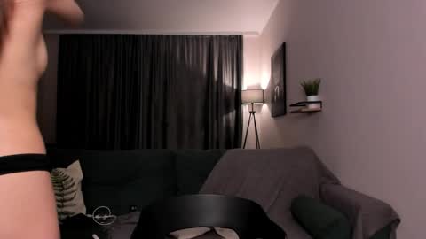 Lily 3 online show from 8, 2, 2026