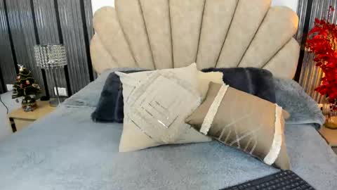 Snapshot of 1naughty_milf chatting on 18, 12, 2025 Luisa online show from 18, 12, 2025