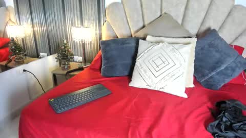 Snapshot of 1naughty_milf chatting on 20, 12, 2025 Luisa online show from 20, 12, 2025