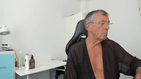 Snapshot of 200gentleman chatting on 31, 5, 2026 Henk online show from 31, 5, 2026