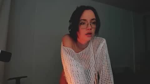 Snapshot of 2b_ chatting on 25, 10, 2025 Sasha weekend from 14 to 27 November online show from 25, 10, 2025