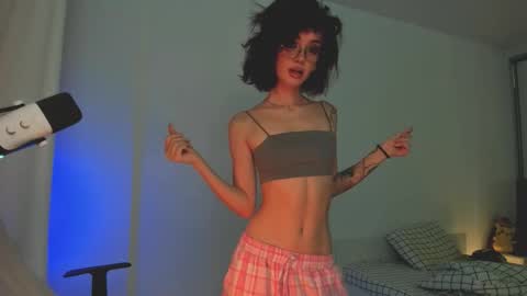 Snapshot of 2b_ chatting on 30, 11, 2025 Sasha weekend from 14 to 27 November online show from 30, 11, 2025