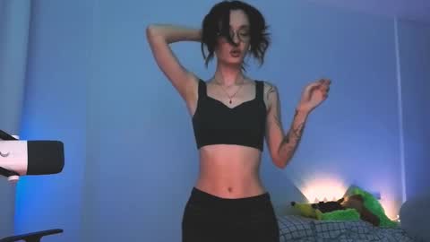 Snapshot of 2b_ chatting on 1, 2, 2026 Sasha weekend from 14 to 27 November online show from 1, 2, 2026