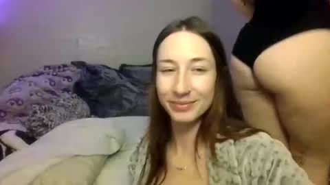 2girls1link online show from 4, 1, 2025