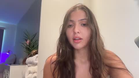 Snapshot of 3hole chatting on 19, 5, 2026 Venus Raee online show from 19, 5, 2026