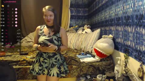 420stonerchick online show from 21, 4, 2026