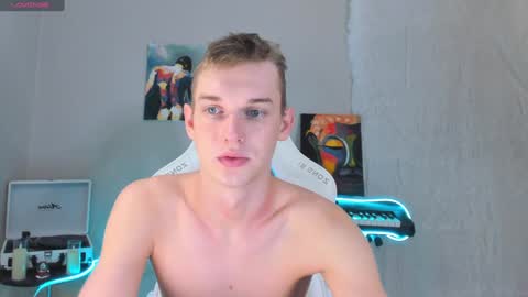 Snapshot of 4ever_dude chatting on 29, 1, 2025 Andrew online show from 29, 1, 2025