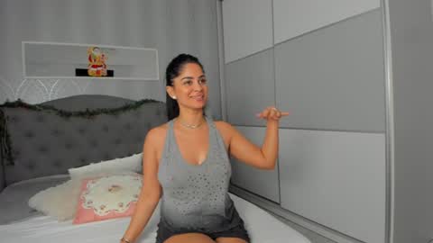 Adelle online show from 5, 1, 2025