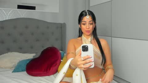 Adelle online show from 18, 1, 2025