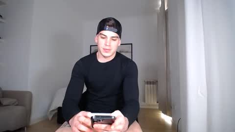 Snapshot of _aesthetic chatting on 11, 4, 2026 _aesthetic online show from 11, 4, 2026