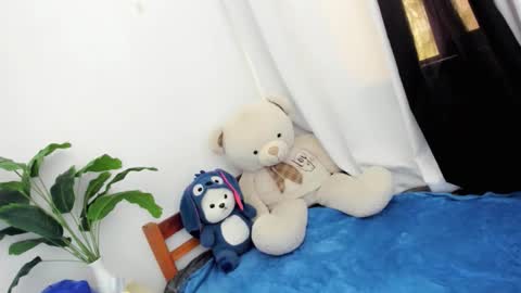 Thea online show from 4, 12, 2025