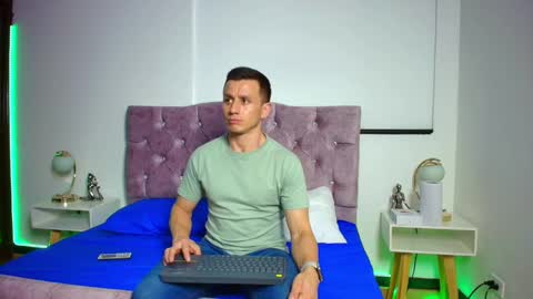 _andrewfalcon2 online show from 24, 1, 2025