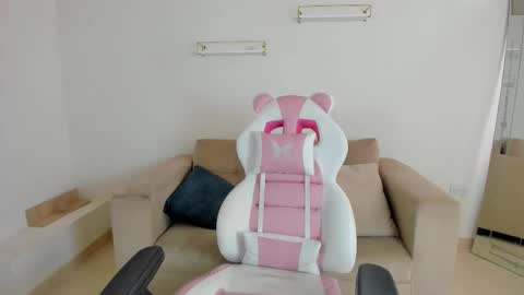    online show from 30, 10, 2025