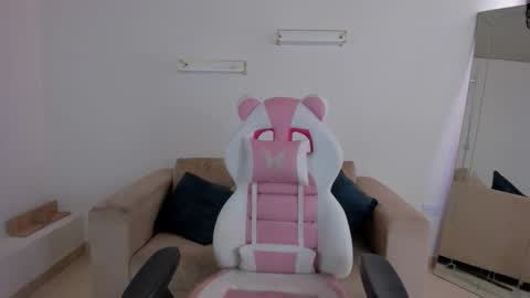    online show from 1, 12, 2025