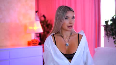 Snapshot of _arielle chatting on 17, 11, 2025 Arielle online show from 17, 11, 2025