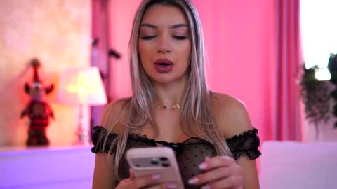 Snapshot of _arielle chatting on 19, 12, 2025 Arielle online show from 19, 12, 2025