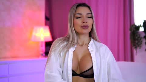 Snapshot of _arielle chatting on 8, 1, 2026 Arielle online show from 8, 1, 2026