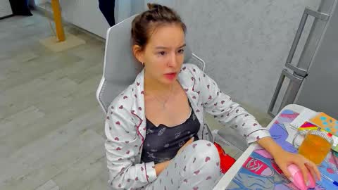 Arina online show from 11, 11, 2025