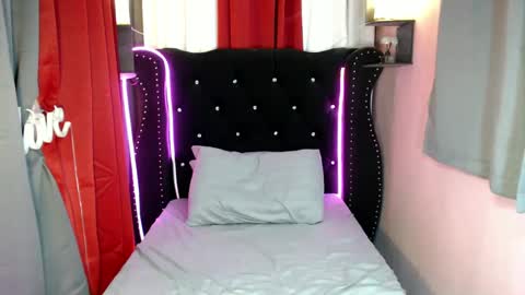 Snapshot of _athenamiller_ chatting on 27, 12, 2024 SelfsuckAthena online show from 27, 12, 2024