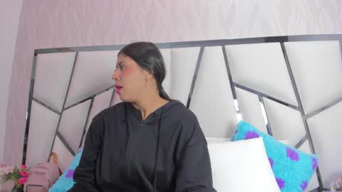 Aura online show from 20, 4, 2026