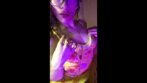 Snapshot of _available_ chatting on 22, 3, 2026 _available_ online show from 22, 3, 2026