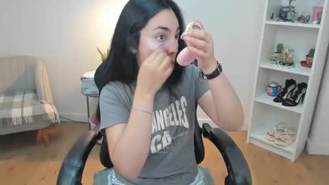 Snapshot of _bellaevans_ chatting on 3, 3, 2026 Bella Evans online show from 3, 3, 2026