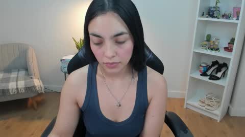 Snapshot of _bellaevans_ chatting on 5, 3, 2026 Bella Evans online show from 5, 3, 2026