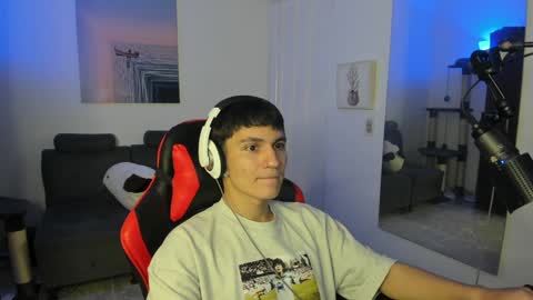 Snapshot of _blakee chatting on 5, 1, 2025 B L A K E online show from 5, 1, 2025