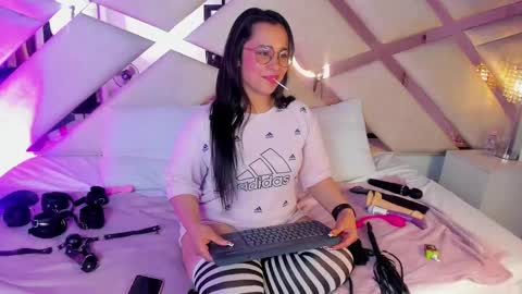 Snapshot of _carolinee_sweet chatting on 6, 12, 2024 Caroline Sweet online show from 6, 12, 2024