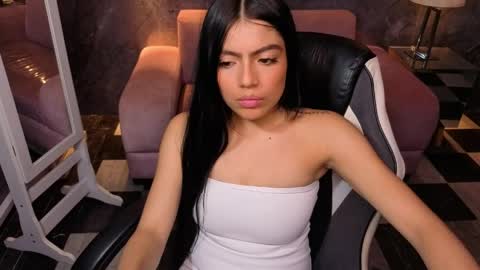 Snapshot of _charlottee_b chatting on 1, 4, 2026 _charlottee_b online show from 1, 4, 2026