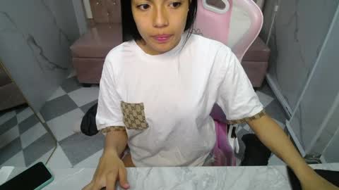 Snapshot of _charlottee_b chatting on 2, 4, 2026 _charlottee_b online show from 2, 4, 2026