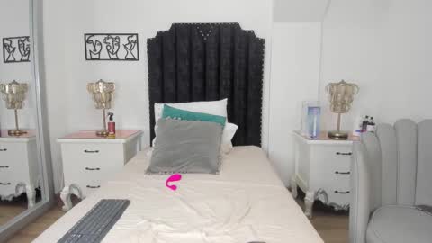 Chloe  online show from 15, 11, 2025