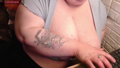 Snapshot of _ellybelly_ chatting on 25, 5, 2026 LIsa online show from 25, 5, 2026