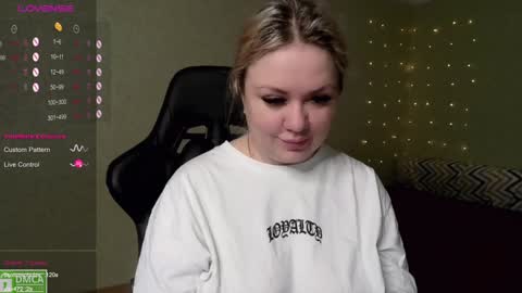 Snapshot of _elven_dreams__ chatting on 21, 12, 2024 chloue and Gretta online show from 21, 12, 2024