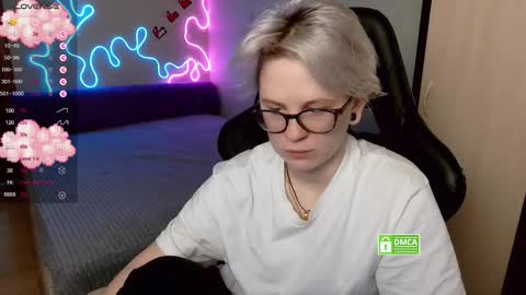 chloue and Gretta online show from 9, 11, 2025