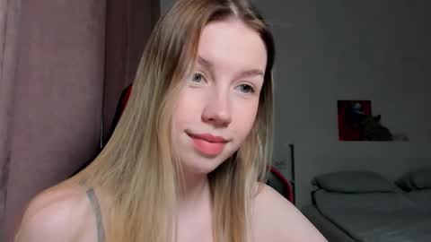 Snapshot of _emiliaaa chatting on 6, 1, 2026 Emi online show from 6, 1, 2026