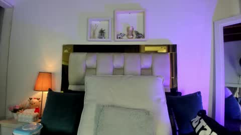 Isabella online show from 5, 3, 2026