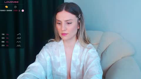 Snapshot of _esmeraldiyaa_ chatting on 6, 1, 2025 _esmeraldiyaa_ online show from 6, 1, 2025