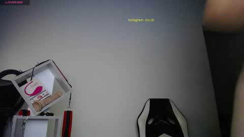 Snapshot of _exa_ chatting on 8, 1, 2025  Exa help me position myself with your thumb up thanks  online show from 8, 1, 2025