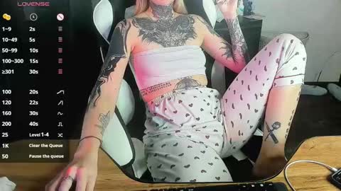Snapshot of _feralberry__ chatting on 7, 12, 2024 Alis online show from 7, 12, 2024