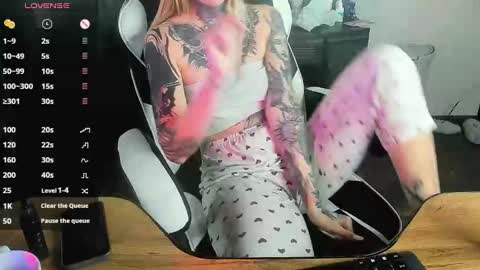 Snapshot of _feralberry__ chatting on 7, 12, 2024 Alis online show from 7, 12, 2024
