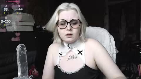 Snapshot of _gothpunk_ chatting on 28, 7, 2026 Helen and Dan online show from 28, 7, 2026