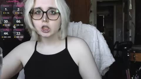 Snapshot of _gothpunk_ chatting on 29, 7, 2026 Helen and Dan online show from 29, 7, 2026