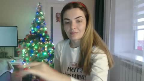 Snapshot of _hidden_frommymoom_ chatting on 25, 12, 2024 Criss4u online show from 25, 12, 2024