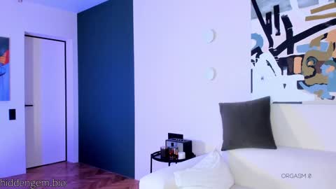 Snapshot of _hidden_gem_ chatting on 7, 3, 2025 Laura online show from 7, 3, 2025