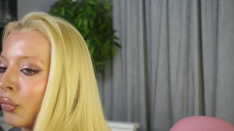 Snapshot of _honeymoney chatting on 26, 2, 2026 Lana online show from 26, 2, 2026